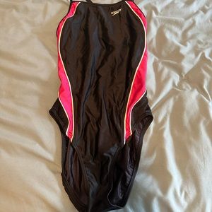 Womens speedo swimsuit, size 6/32